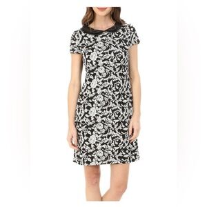 JESSICA SIMPSON JACQUARD black and white short sleeved collared dress (size 4)